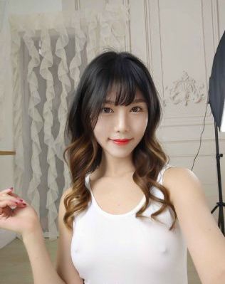同桌捏我胸啊嗯～出水了小说_BD国语高清免费观看